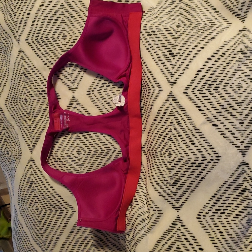 Under Armour Pink Sports Bra Woman's Size 32C - Picture 7 of 13